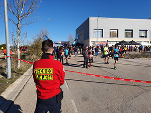 Carrera de montaa con San Jos en observacin